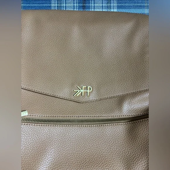 Freshly Picked classic diaper bag in Butterscotch - Picture 8 of 9